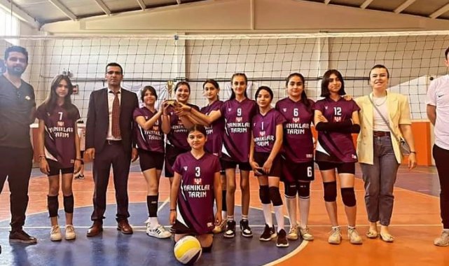 Sarıgöl'de Yıldız Kızlar Voleybol Turnuvası tamamlandı