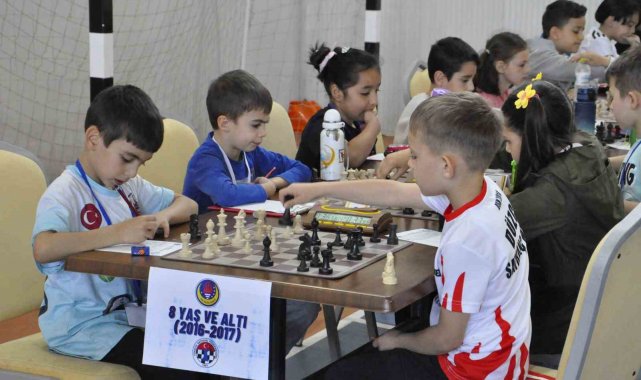 Satranç şöleni TED Düzce Kolejinde yaşandı
