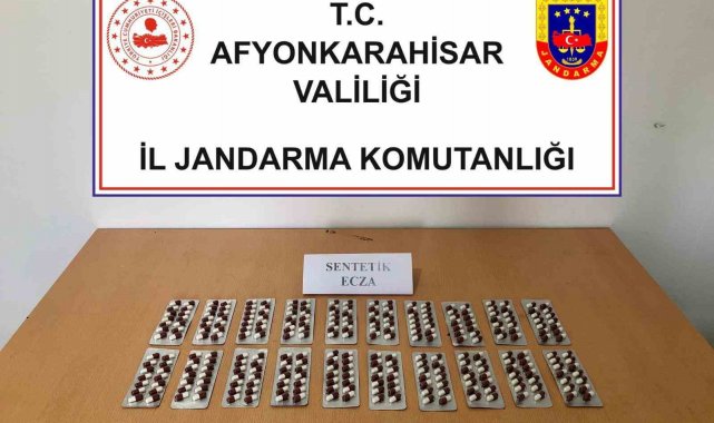 Şehir dışından getirdiği uyuşturucu hapları satamadan yakalandı