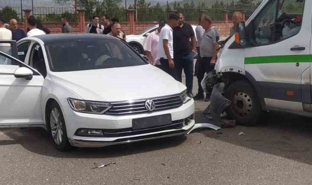 Siirt'te otomobil ile minibüs çarpıştı: 7 yaralı