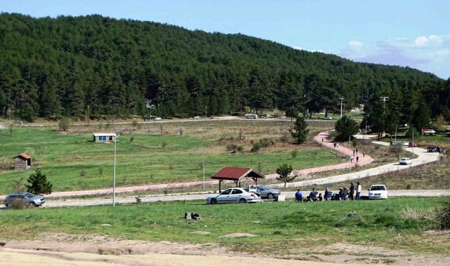 Simav Gölcük Yaylasında bayram tatili yoğunluğu