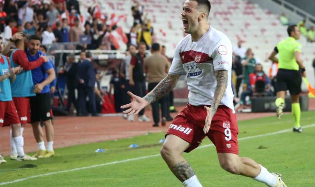 Sivassporlu Rey Manaj gol sayısını 22'ye yükseltti