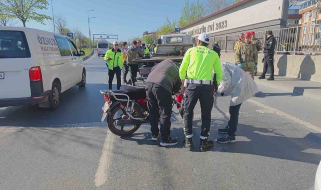 Sultangazi'de duvar ile trafik uyarı levhası arasına sıkışan motosikletli hayatını kaybetti