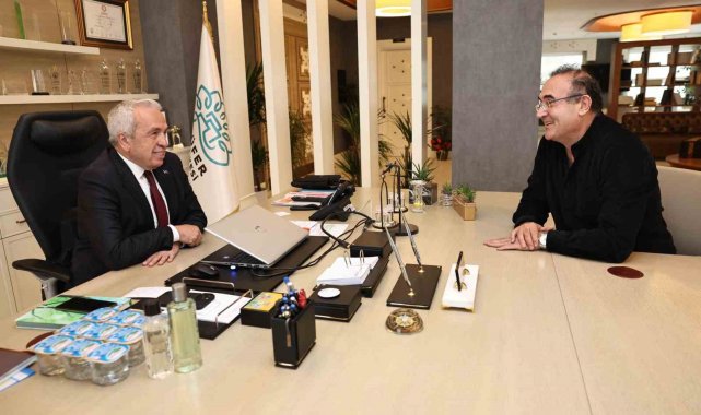 Sunay Akın Eczacılık Kültürü Müzesi'ni Başkan Özdemir'e anlattı
