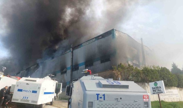 Tekirdağ'da fabrika yangını sürüyor: 6 işçi dumandan etkilendi