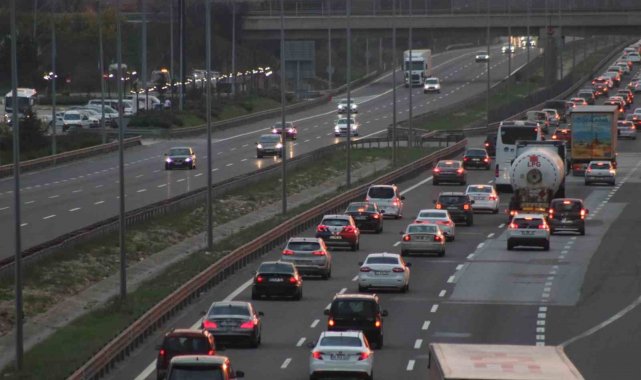 TEM'in Bolu geçişinde tatilcilerin trafik çilesi