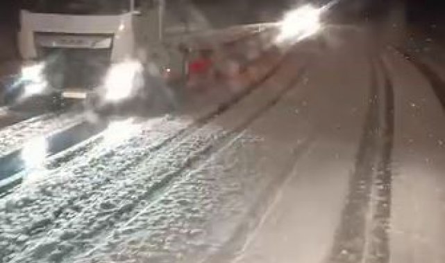 Tendürek Geçidi'nde ulaşıma kar engeli