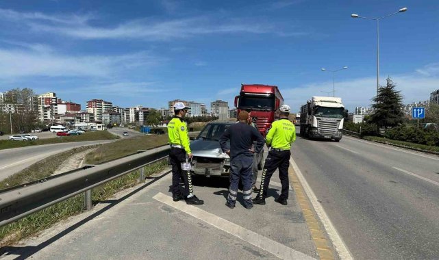 Tır ile otomobil çarpıştı