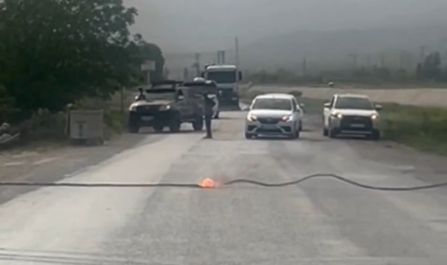 Tokat'ta elektrik kablosu patladı, yol trafiğe kapatıldı