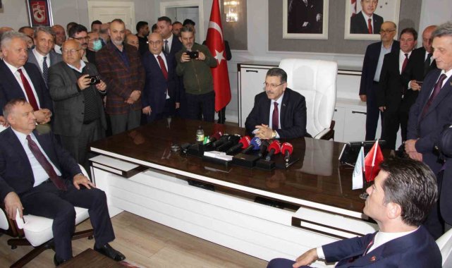 Trabzon Büyükşehir Belediyesi ve Ortahisar Belediyesi'nde devir teslim töreni