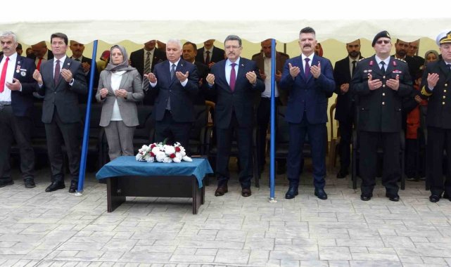 Trabzon protokolü şehitliği ziyaret etti