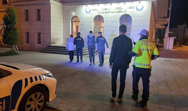 Trafikte akrobasi gösterisi yapan 3 motosikletliye 95 bin lira ceza