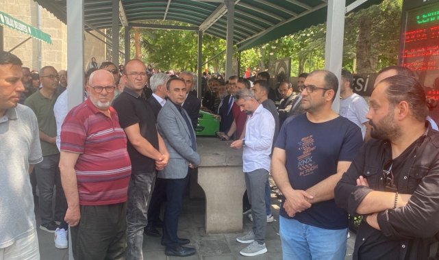 Tramvaya binmek için karşıya geçtiği sırada otomobilin çarptığı Erva, toprağa verildi