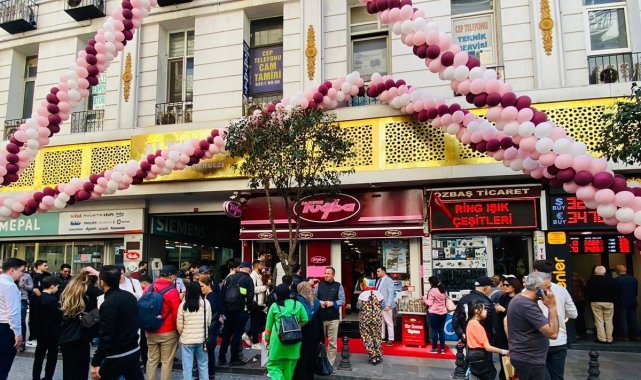 Tuğba Kuruyemiş, İstanbul'daki 8. şubesini halkla buluşturdu