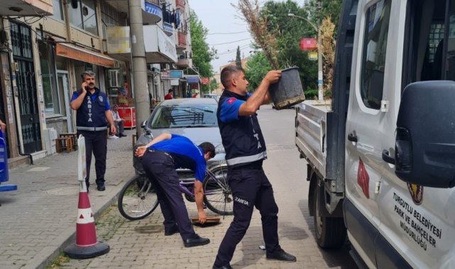Turgutlu Belediyesi Zabıta Ekipleri göz açtırmıyor