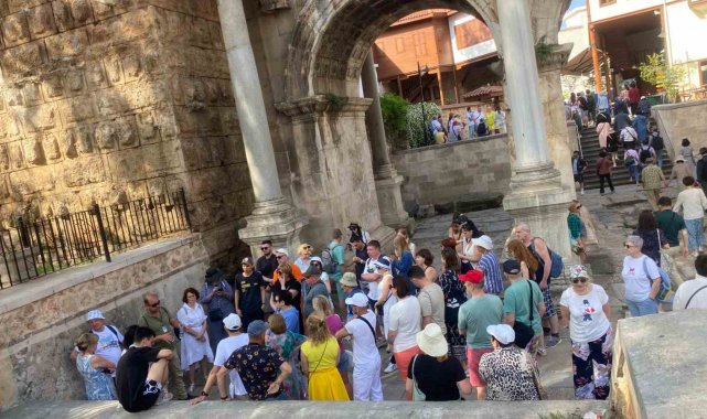 Turist rehberleri ve seyahat acentelerine ilişkin yapılan düzenleme sektörü dönüştürecek
