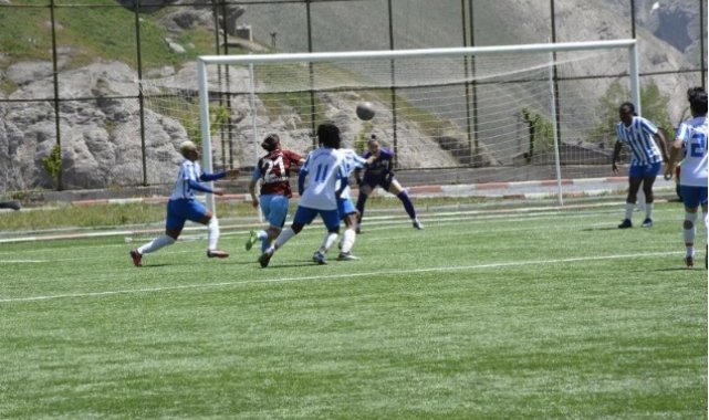 Turkcell Kadın Futbol Süper Ligi: Hakkarigücü: 6 - Trabzonspor: 2