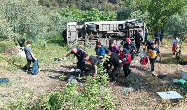 Üniversite öğrencilerini taşıyan tur otobüsü şarampole devrildi: 3'ü ağır 12 yaralı