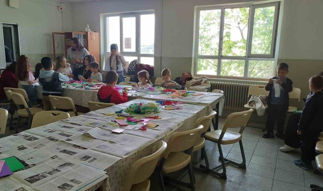 Üniversiteliler köye kütüphane kurdu