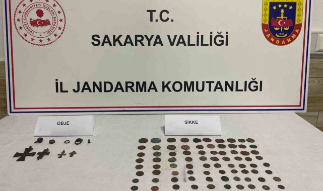 Üstünde 91 tarihi sikke ve objeyle yakalandı