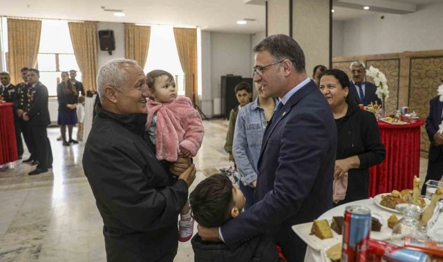 Van'da resmi bayramlaşma