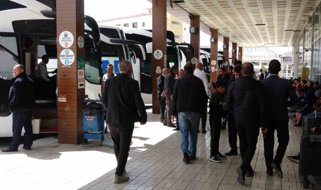 Van'daki otogarda bayram yoğunluğu başladı