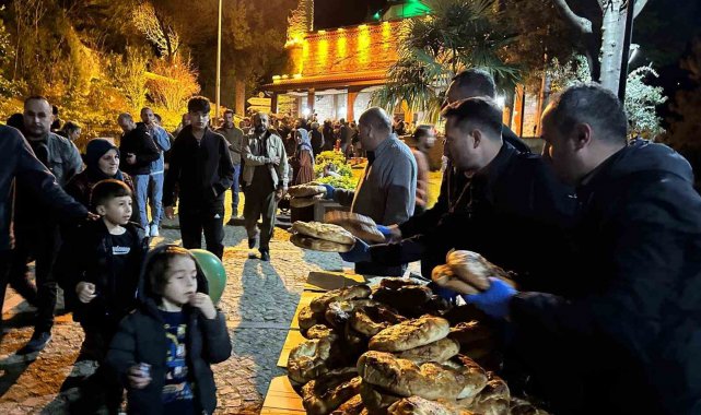 Vatandaşlara ramazan pidesi dağıtıldı