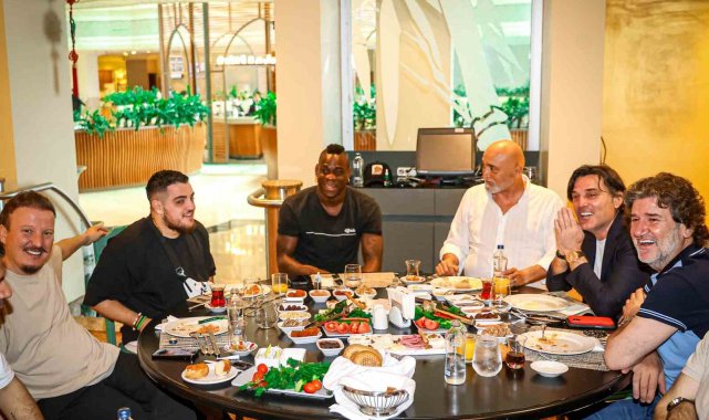 Vincenzo Montella, Adana Demirspor yöneticileriyle kahvaltıda bir araya geldi