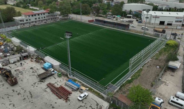 Yakup Altun Stadı'nda sentetik çim seriliyor
