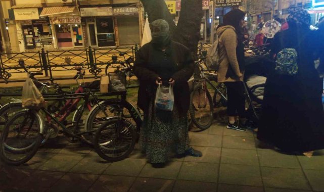 Yasak dinlemeyen dilenciler Kadir Gecesi'nde yoğun mesai yaptı