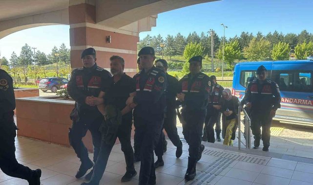 'Kesik baş' cinayetinde gözaltına alınan 3 zanlı adliyeye sevk edildi