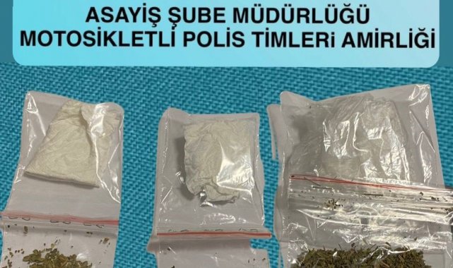 4 şüphelinin üzerinde 1 ruhsatsız tabanca ve uyuşturucu maddeler ele geçirildi