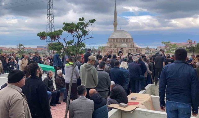 5 ay arayla trafik kazasında hayatını kaybeden anne-oğul yan yana