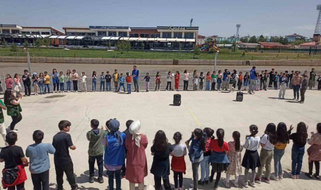 Ağrı'da Geleneksel Çocuk Oyunları Şenliği ile unutulan oyunlar canlandı