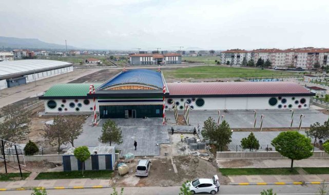 Aksaray'da çocukların merakla beklediği eğlence merkezi şekilleniyor