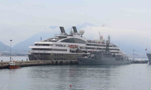 Alanya'ya 180 turist gemiyle geldi
