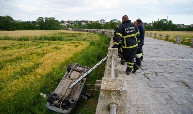 Alkollü sürücü tarihi köprüden uçtu: 573 yıllık köprü zarar gördü