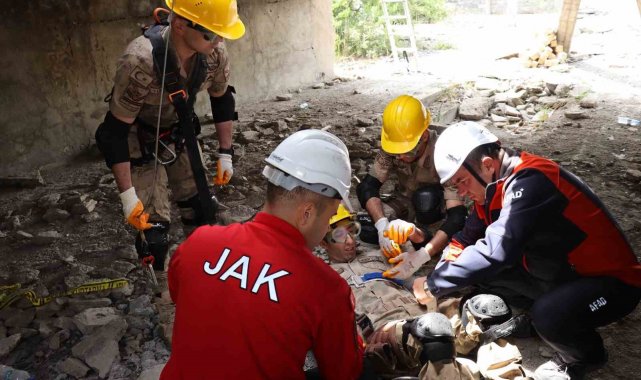 Amasya'da komandolara arama-kurtarma eğitimi