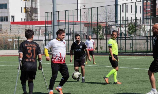 Ampute Milli Takımı ve Gölbaşı protokolü arasında farkındalık maçı