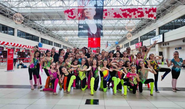 Antalya Havalimanı'nda 19 Mayıs coşkusu