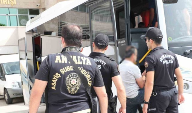 Antalya'da aranan 153 kişi yakalandı