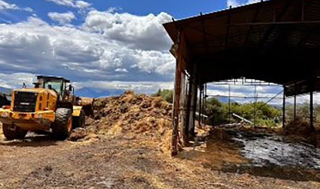 Antalya'da besihane deposunda korkutan yangın