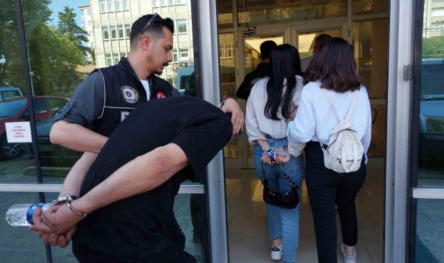 Aracın zulasında ele geçen uyuşturucuyla ilgili 3 kişi adliyede