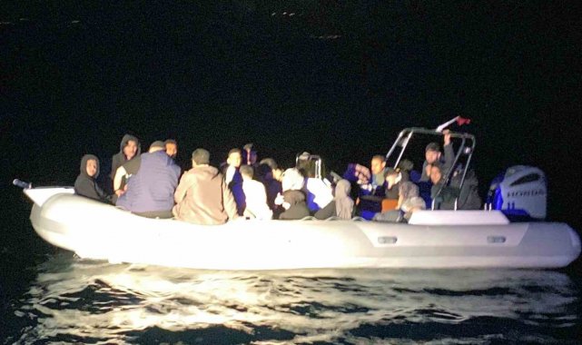 Arızalanan lastik bottaki 56 düzensiz göçmen kurtarıldı