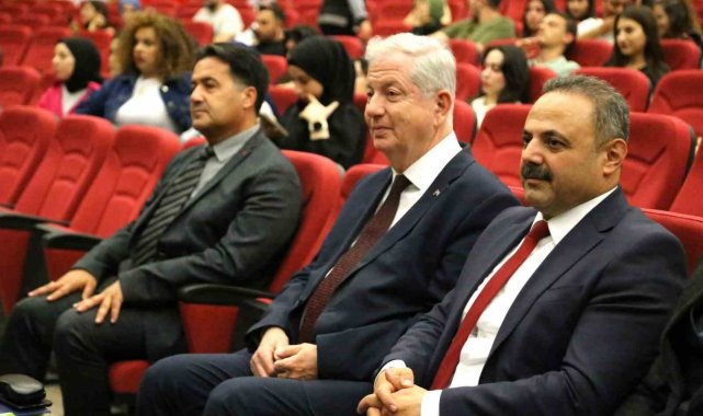 ASÜ'de "Türkiye Yüzyılında Üniversite Gençliği" sempozyumu