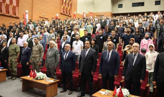 Atanur Aydın'dan öğrencilere: "Siz bizim paydaşımız değil, geleceğimizsiniz ve bizim takım arkadaşımızsınız"