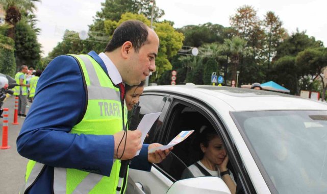Aydın'da görme engelliler 'geçiş üstünlüğüne' dikkat çekti