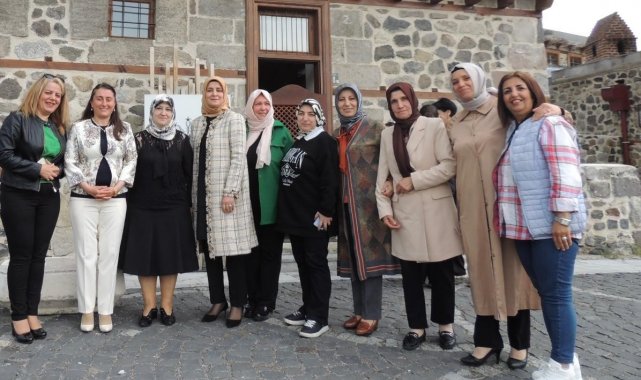 Azime Çiftçi, Melek Öğretmeni yalnız bırakmadı