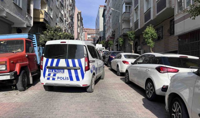 Bahçelievler'de seyir halindeki araca silahlı saldırı anı kamerada