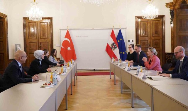 Bakan Göktaş, Avusturyalı mevkidaşı Raab ile görüştü